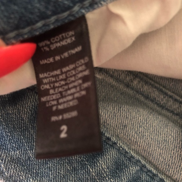 🗣Express low rise denim distressed shorts - Picture 3 of 5